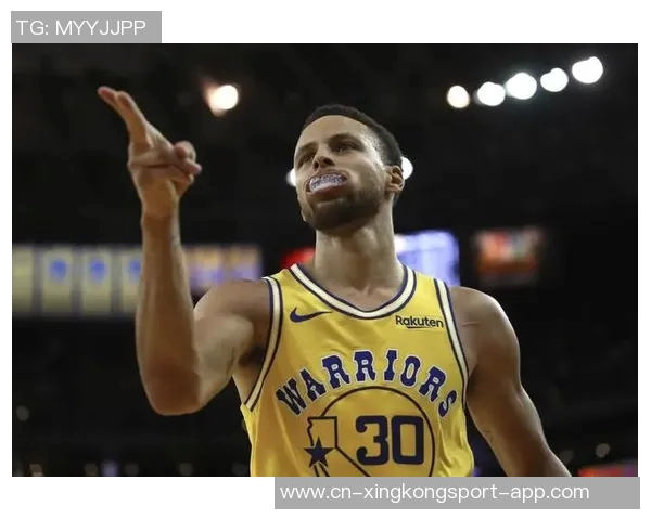 库里半场表现抢眼7投5中贡献14分2助攻三分球命中率高达60成为全队得分王 库里半场表现抢眼7投5中贡献14分2助攻三分球命中率高达60成为全队得分王