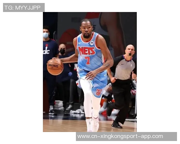 杜兰特半场表现稳定得分10分三分球未能命中展现全能能力 杜兰特半场表现稳定得分10分三分球未能命中展现全能能力