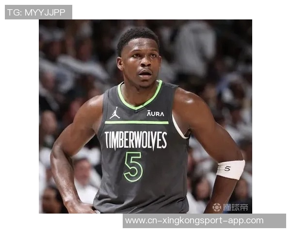 爱德华兹上半场表现亮眼15投6中三分球命中率不佳仍贡献17分1板2助 爱德华兹上半场表现亮眼15投6中三分球命中率不佳仍贡献17分1板2助