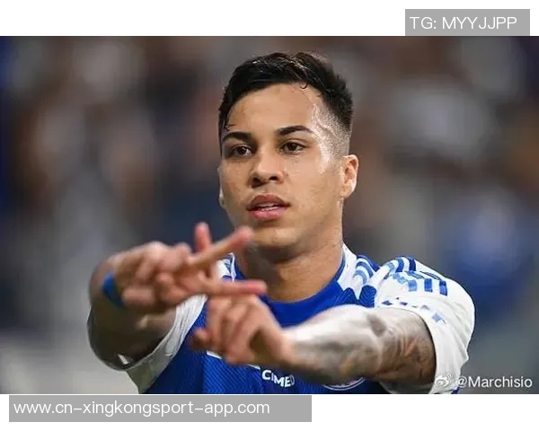 尤文旧将若热因不满裁判判罚做手铐手势被红牌罚下引发争议 尤文旧将若热因不满裁判判罚做手铐手势被红牌罚下引发争议