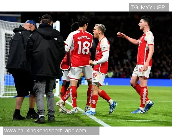 英超争冠白热化曼城曼联仅差3分枪手领跑群雄逐鹿局面引人关注