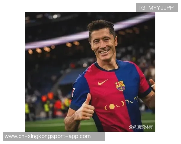 马卡电台报道莱万将在37岁时与巴萨不续约离队已成定局