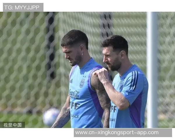 德保罗与梅西庆祝合照分享期待最后一步共同努力实现目标